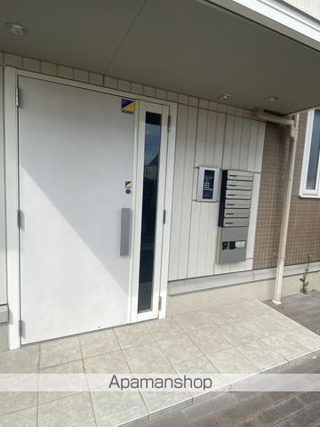 フルール B棟の玄関写真