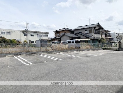 滋賀県栗東市川辺[2LDK/53.61m2]の駐車場