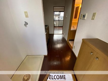 サンピア・Ｋ　Ａ棟Ｂ棟[1K/26.93m2]の玄関