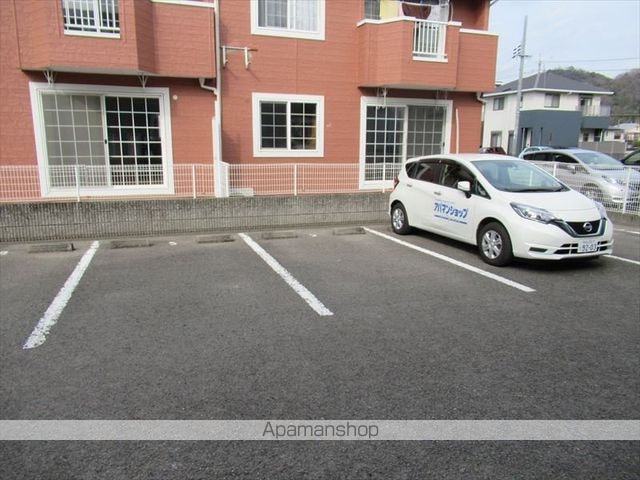 ポワンドゥ花梨Ⅰ[2LDK/53.51m2]の駐車場1