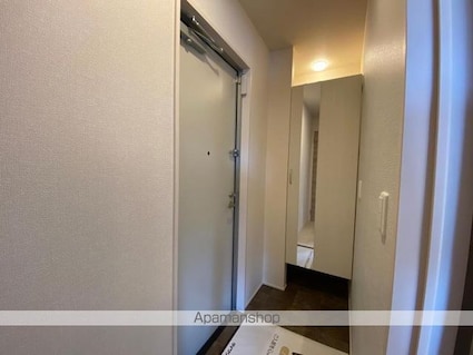 ユニヴェール　Ｂ棟[1LDK/37.78m2]の玄関