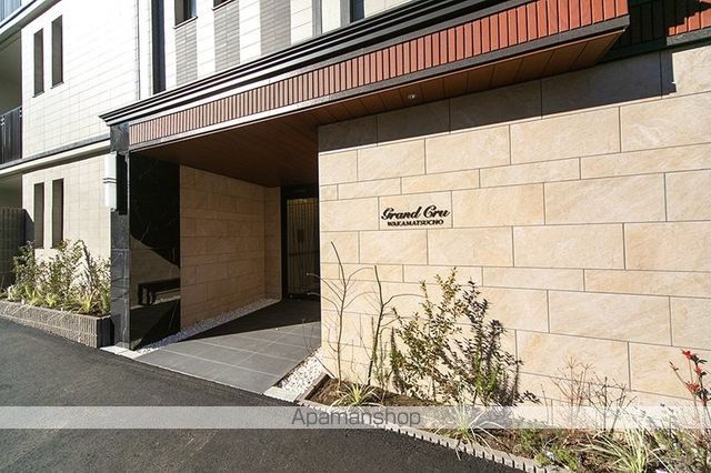 グランクリュ若松町の玄関写真