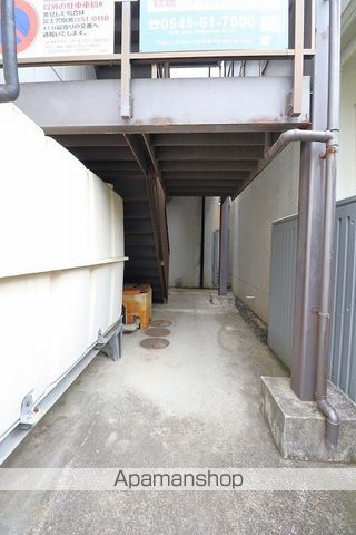 イントレJ第一ビルの玄関写真