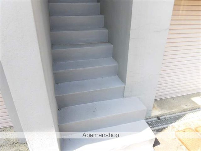 クラージュ平岡の玄関写真