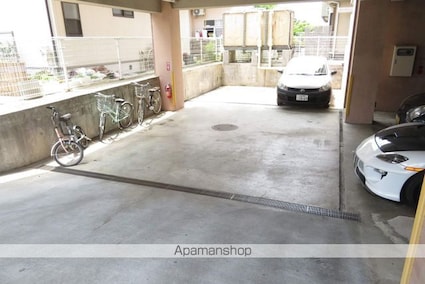 アイショウプラザ旭ヶ丘Ⅲ[1K/22m2]の駐車場2