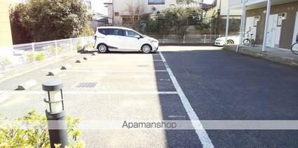 レオパレスシャルマン[1K/22.35m2]の駐車場