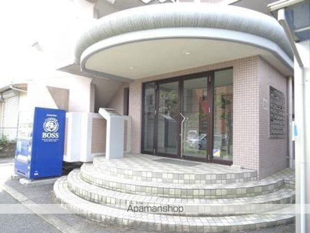 ロイヤルハーモニーの玄関写真