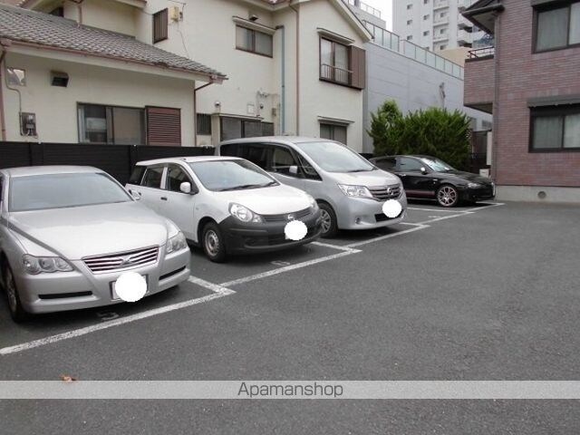 デルフィ　参番館[2LDK/73m2]の駐車場