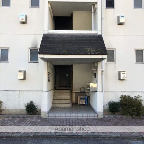 フォンテーヌ国分の玄関写真