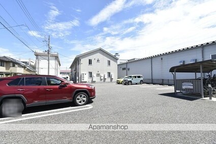 ロベール近江[1LDK/34.76m2]の駐車場2