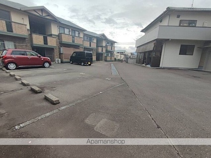 サンライズ　ハイツ　ＭＫ[2LDK/57.62m2]の駐車場2