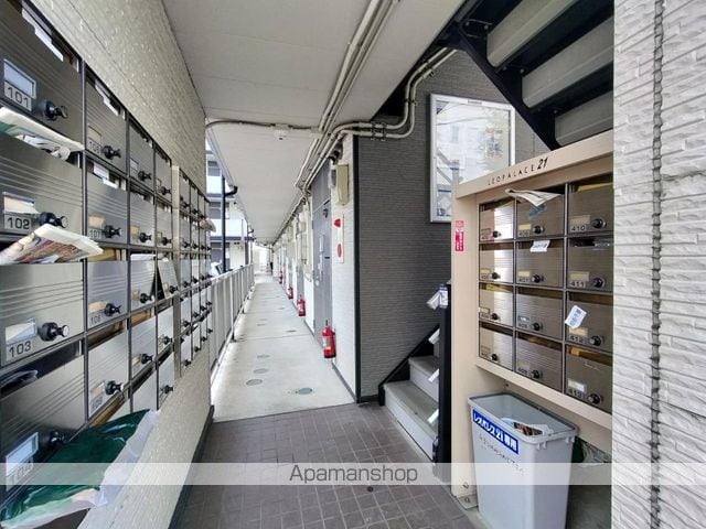 レオパレスシャルム花園の玄関写真
