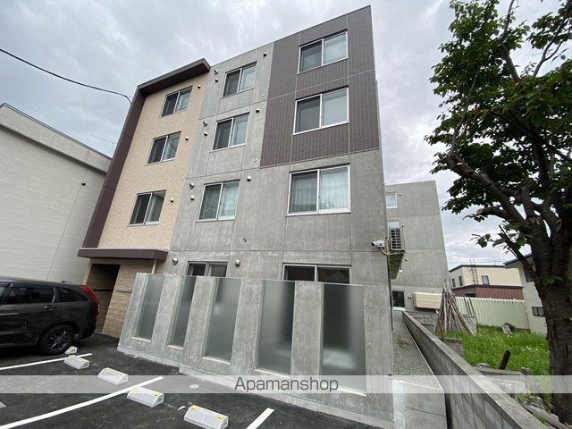 エアフォルク学園前の外観写真