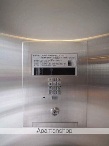 アドバンス大阪バレンシアの玄関写真