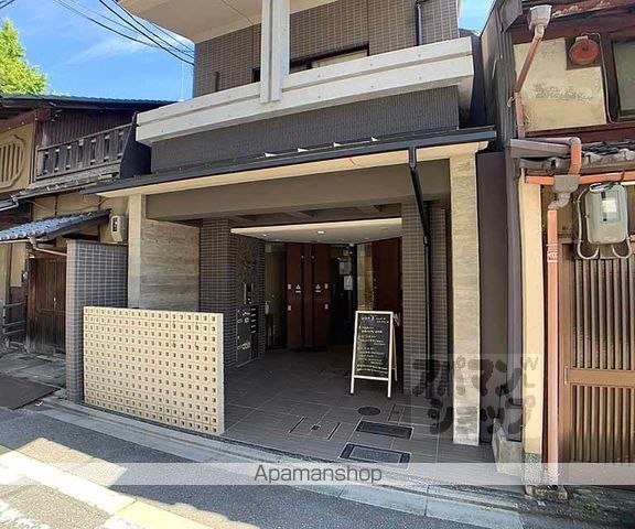アヴニール御所南IIの玄関写真