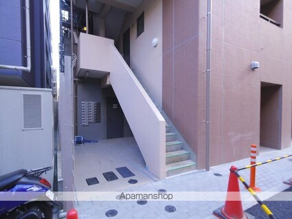 東京都三鷹市下連雀３丁目[1DK/30.6m2]のエントランス
