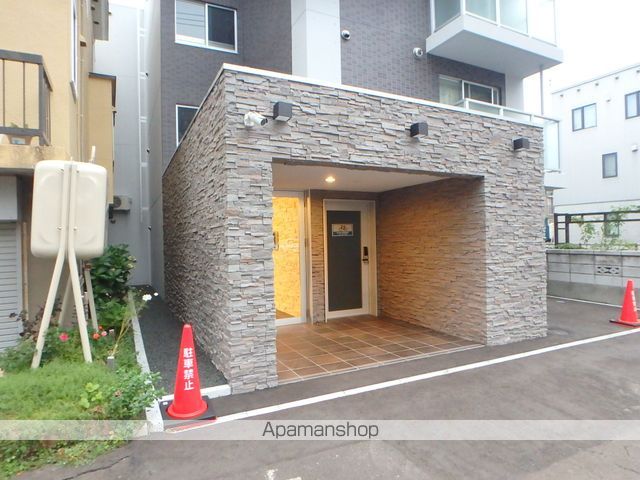 フェーラシュヴァル南円山の玄関写真