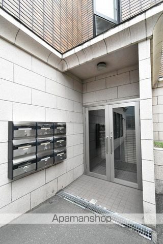 リッチタウン栄通六番館の玄関写真
