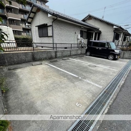 メゾンドリーブ[1LDK/38.08m2]の駐車場