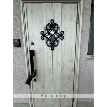 ピースキャピタル上菅[1LDK/62.37m2]のエントランス