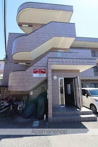 エクセレント 有山の玄関写真