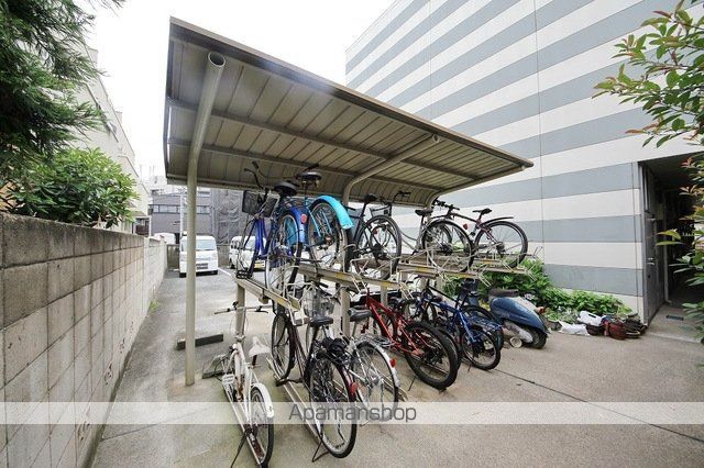 レオパレス小茂根の玄関写真