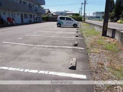 サンフィールド[3DK/55.2m2]の駐車場1