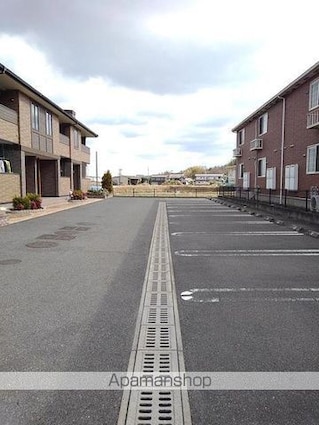エバーグレイス[2LDK/58.52m2]の駐車場1