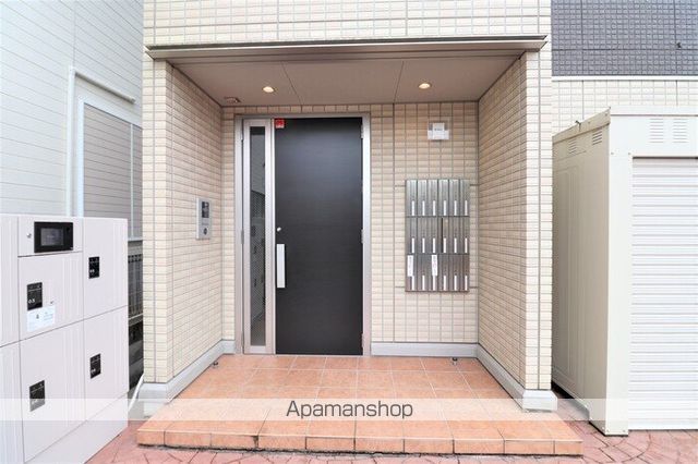 グレイスレジデンス中央の玄関写真