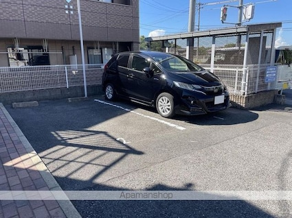 レオパレスさくら[1K/19.87m2]の駐車場1