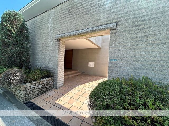 ローレルスクエア甲子園壱番館の玄関写真