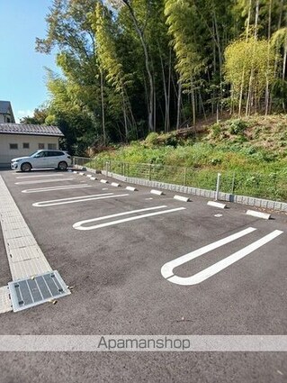 アイプレイス彦根Ⅱ[1LDK/44.7m2]の駐車場