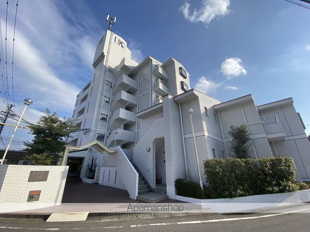 花自紅三郷マンションの外観写真