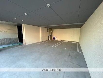 コージーコート膳所[1K/26.1m2]の駐車場