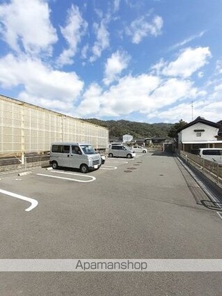 ドゥ　アンソレイユ[1LDK/45.78m2]の駐車場