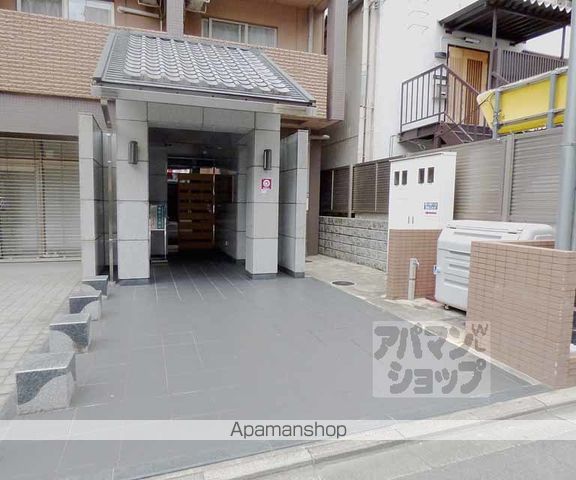 メディナ三条室町の玄関写真