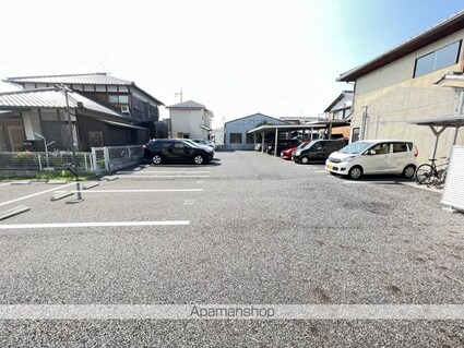 グランディアス[2LDK/50.39m2]の駐車場2