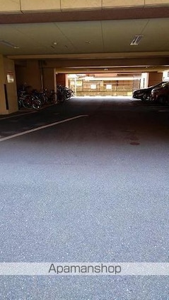 セレーノ・コンフォート大手門[1K/24.99m2]の駐車場