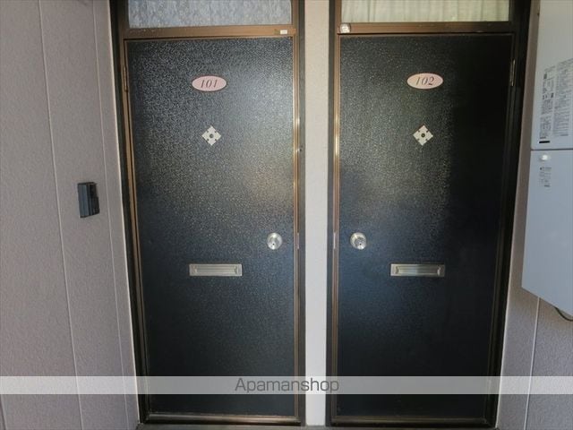 上越線 小千谷駅 徒歩18分 2階建 築41年の玄関写真