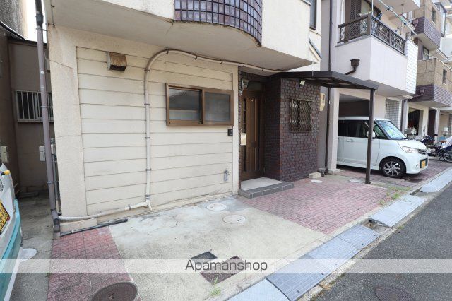 近鉄天理線 天理駅 徒歩19分 3階建 築31年の玄関写真