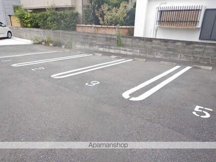 ホワイト　バード　Ⅱ　Ａ棟[1LDK/43.74m2]の駐車場