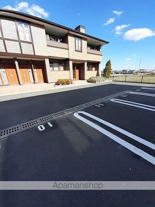 エバーグレイス[2LDK/58.52m2]の駐車場2