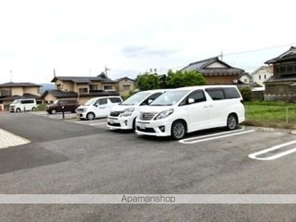 ビ・オーラ千（ＳＥＮ）[2LDK/58.7m2]の駐車場4