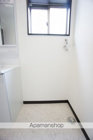 静岡市駿河区 3階建 築6年の内装写真