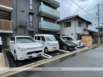 グリシーヌ串戸[1LDK/50.47m2]の駐車場
