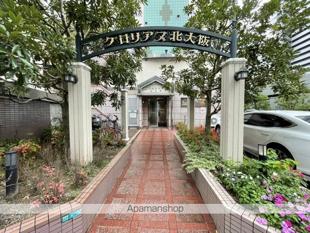 グロリアス北大阪の玄関写真