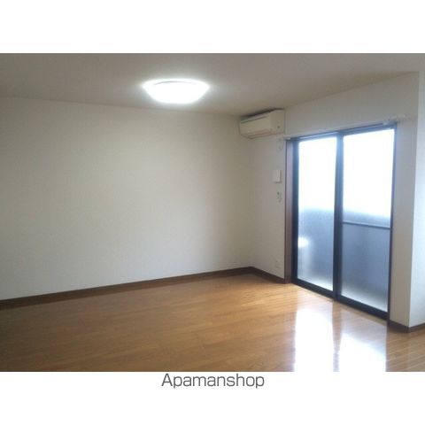 アンプルール リーブル ゴールドクレストの内装写真