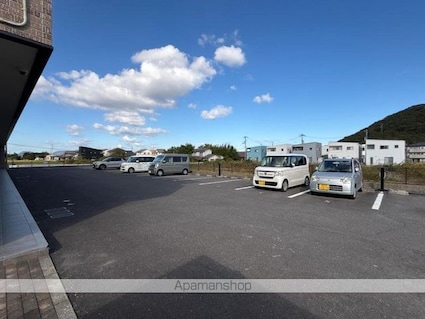 フォブール桜[2LDK/52.17m2]の駐車場