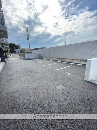 スターズスクエア浦和美園[2LDK/60.6m2]の駐車場