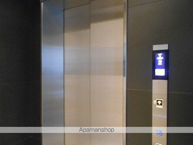 ライジングプレイス川崎の玄関写真